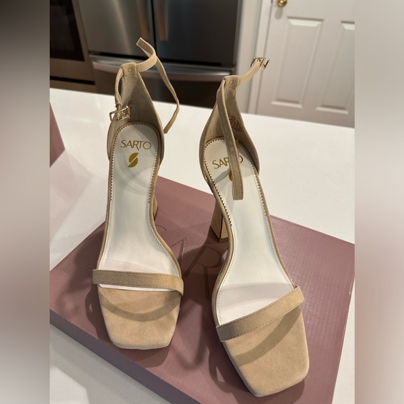 Brand New Franco Sarto Nude Suede Sandals - Picture 4 of 9